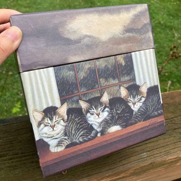 Vintage Cats on a Rainy Day Keepsake Storage Box Decor Gift Bob’s Boxes 6”x6”x6” - Picture 4 of 13